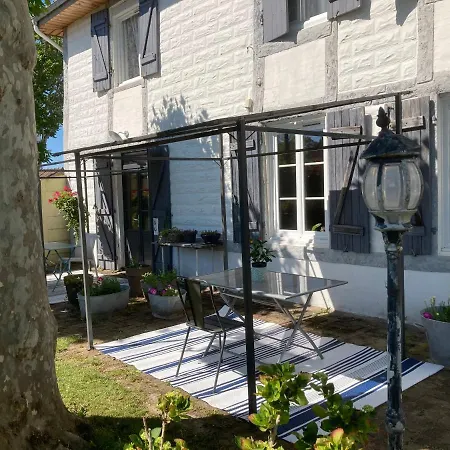 Entre Et Pins Guest house Saint-Julien-en-Born